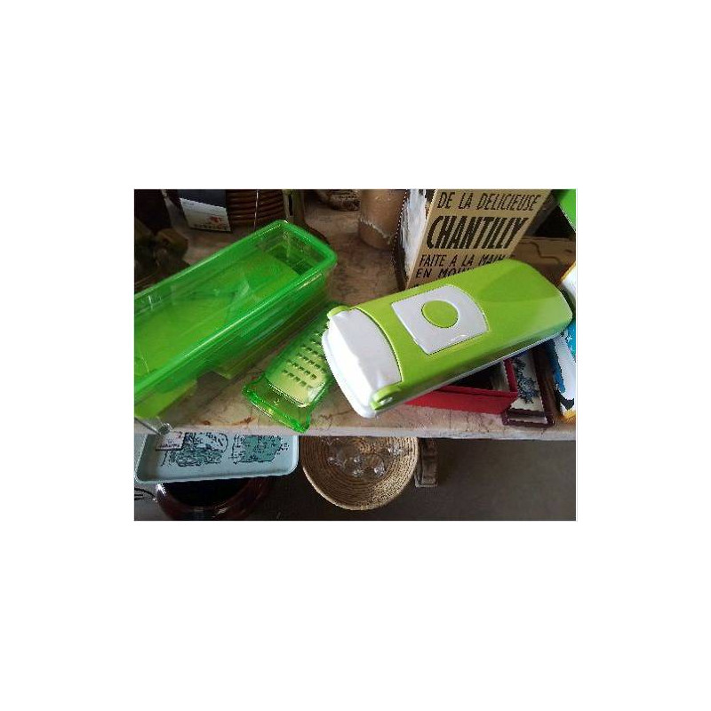 MANDOLINE BLANC VERT AVEC ACCESSOIRES BB