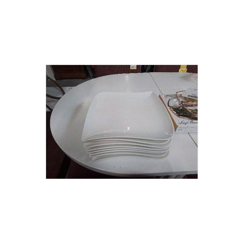 LOT DE 8 ASSIETTES DE PRÉSENTATION BLANC