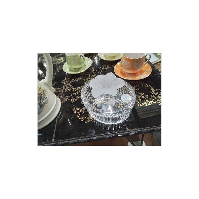 BOITE OVALE CRISTAL FLEUR