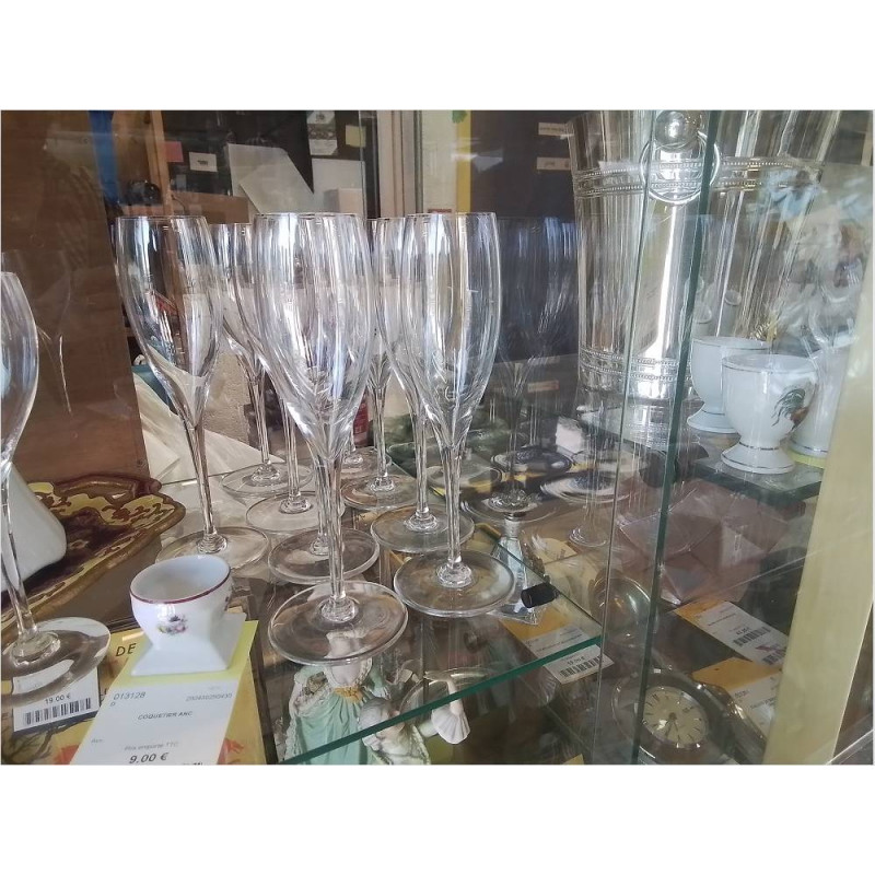 LOT 10 FLUTES BACCARAT DOM PERIGNON