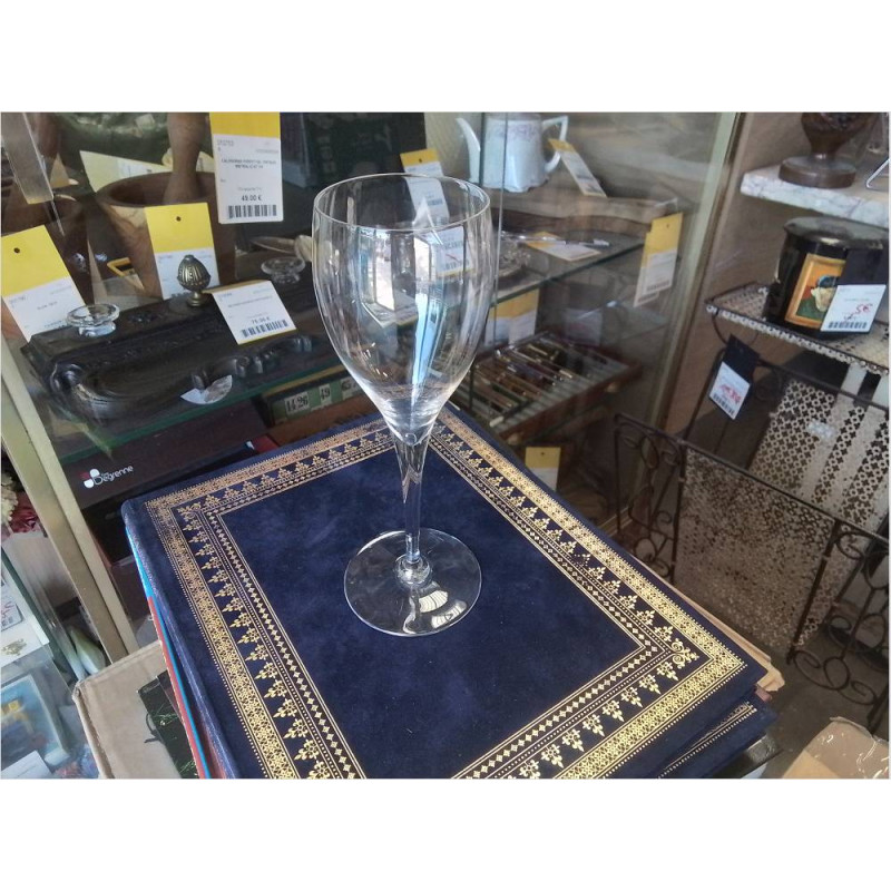 LOT 5 VERRES A VIN BACCARAT DOM PERIGNON