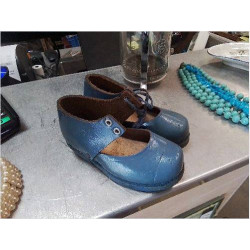 PAIRE CHAUSSURES ENFANT...