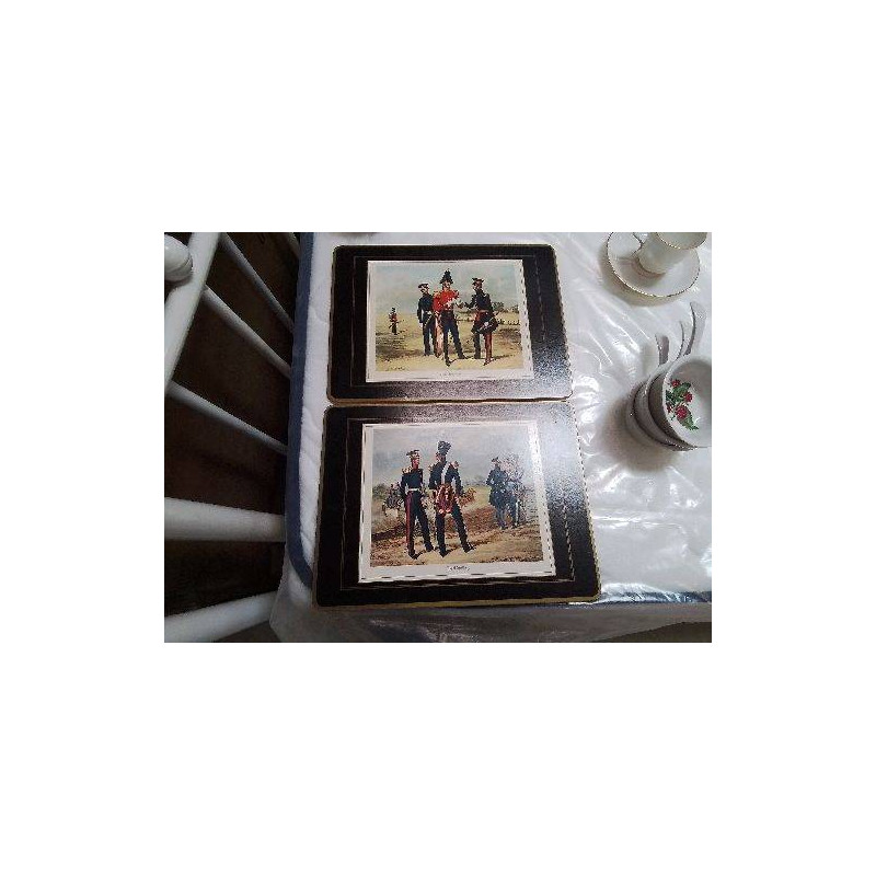 LOT DE 2 DESSOUS DE TABLE SCENE MILITAIRE 