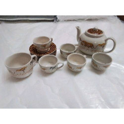 LOT 1 THÉIÈRE 5 TASSES ET...