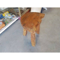 TABOURET 3 PIEDS BRUTALISTE