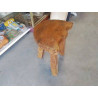 TABOURET 3 PIEDS BRUTALISTE