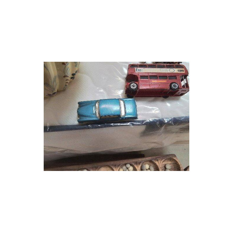 VOITURE BLEUE DINKY TOYS