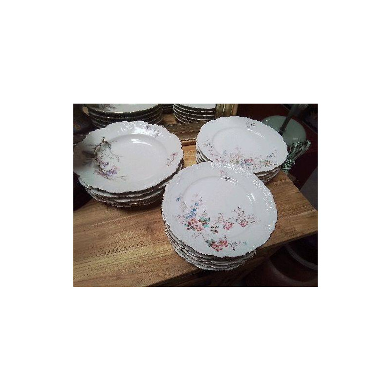 LOT D’ASSIETTES PORCELAINE FLEURIE