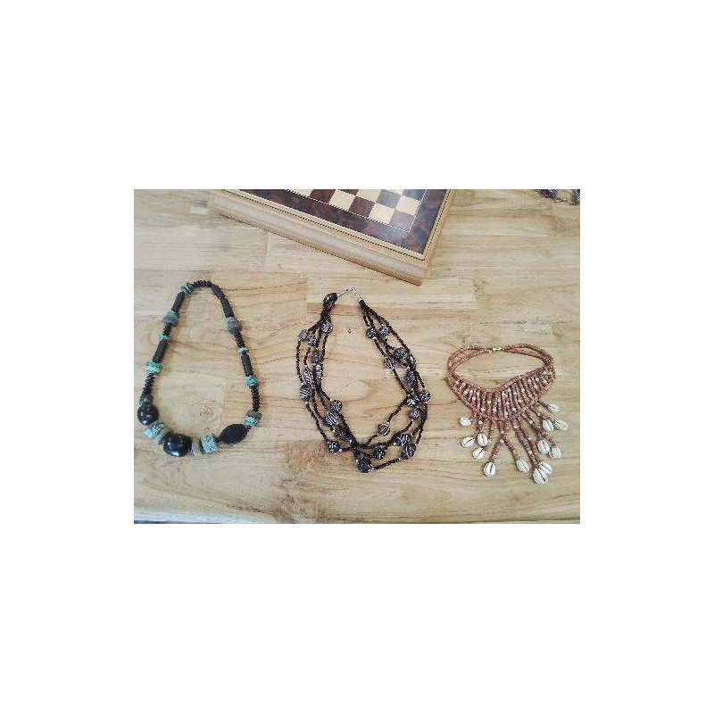 COLLIER 