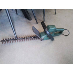 TAILLE HAIE BLACK ET DECKER...