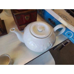 THEIERE PORCELAINE BLANCHE...