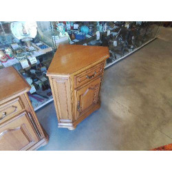 MEUBLE D ANGLE CHENE+ CLE A4