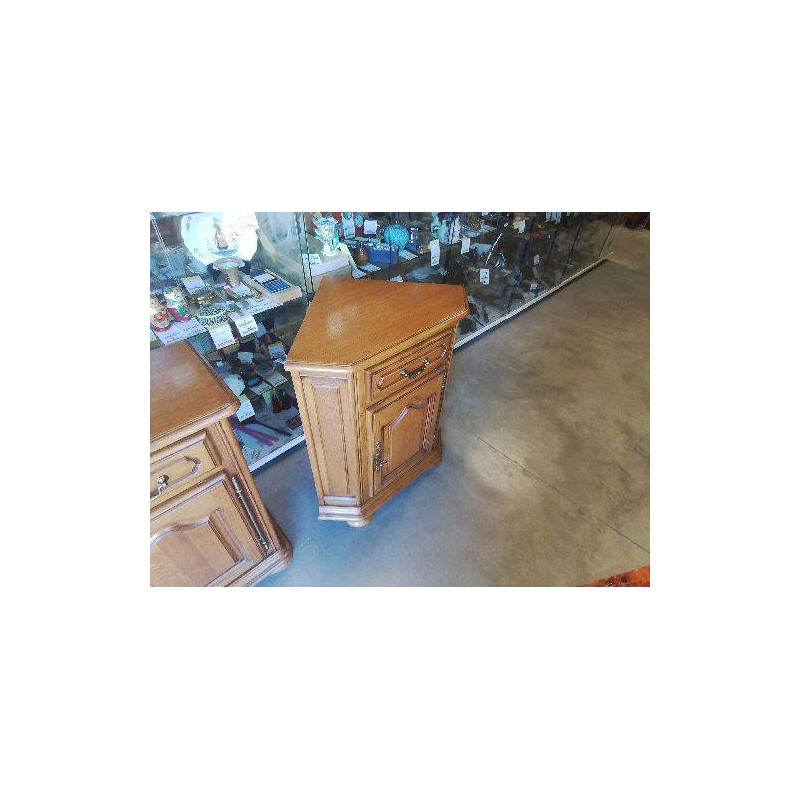 MEUBLE D ANGLE CHENE+ CLE A4