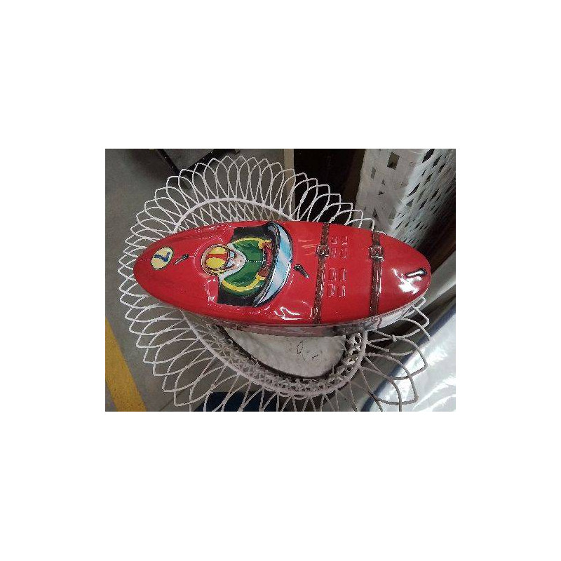 BOITE METAL OVALE ROUGE PERSONNAGE