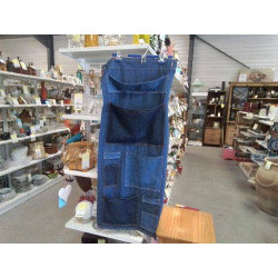 RANGE TOUT JEAN A SUSPENDRE