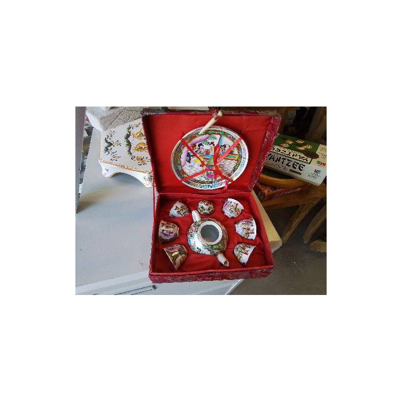 MINI SERVICE CHINOIS COFFRET TISSU ROUGE