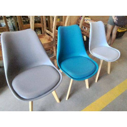 CHAISE PVC COULEUR PIEDS BOIS 