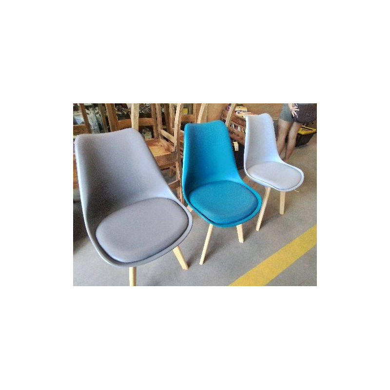 CHAISE PVC COULEUR PIEDS BOIS 