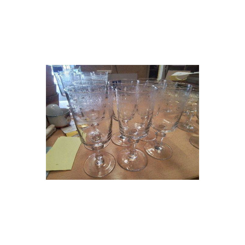 LOT DE 6 VERRES ANC DECOR CISELE