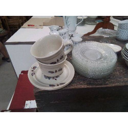 LOT 2 TASSES SOUCOUPES GRES...