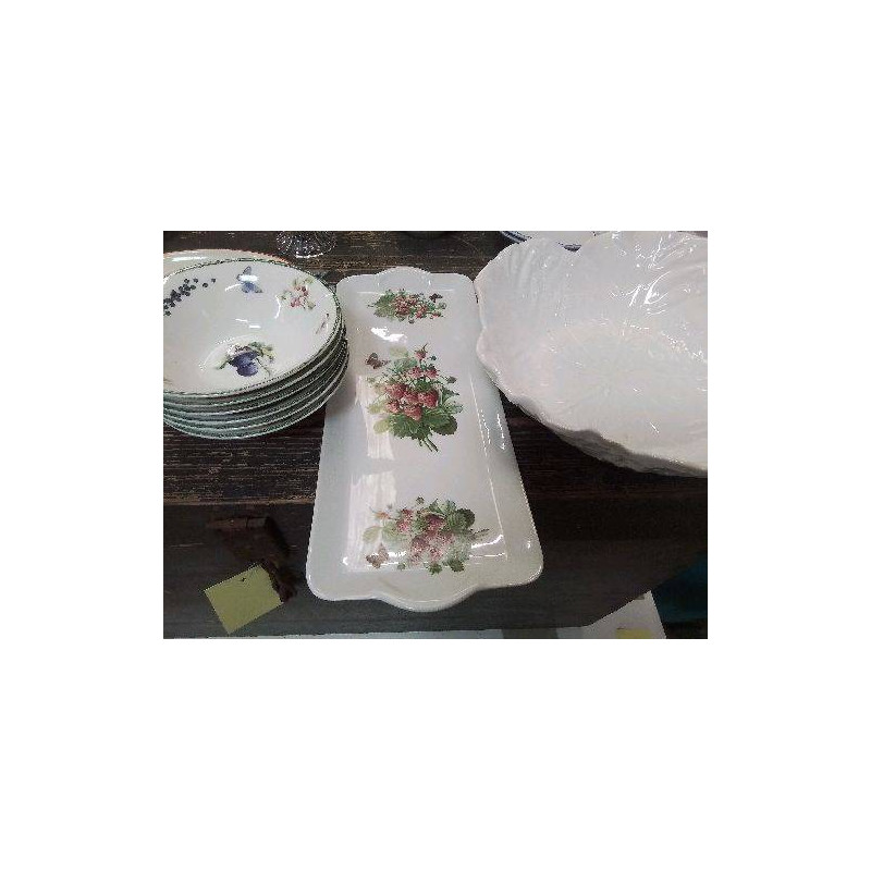 PLAT A CAKE DÉCOR FRAISES