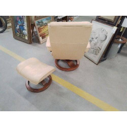 FAUTEUIL INCLINABLE CUIR CRÈME ET REPOSE PIED