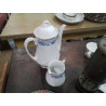 ENS THÉIÈRE ET POT À LAIT PORCELAINE DÉCOR FLEURS BLEUES 