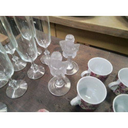 ANGELOT VERRE OPAQUE SUR PIED 