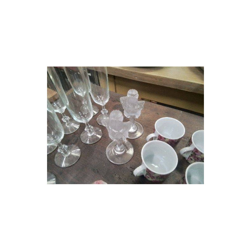 ANGELOT VERRE OPAQUE SUR PIED 