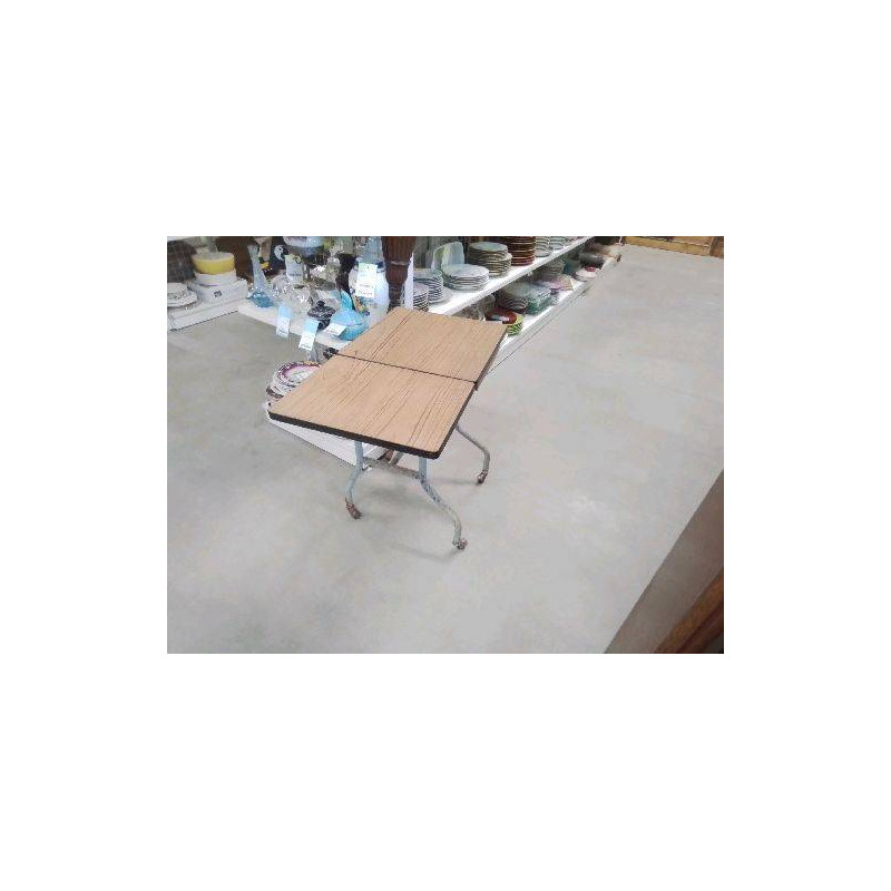 TABLE D APPOINT FORMICA PIED EN L’ETAT