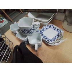 LOT TASSES CARRÉES 3...