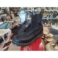 CHAUSSURES DOC MARTENS...