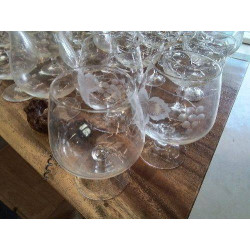 LOT 6 VERRES A BOURGOGNE...