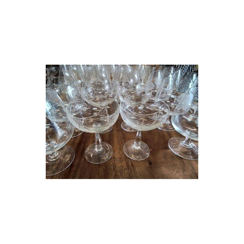 LOT 4 COUPES CHAMPAGNE CRISTAL CISELÉ 