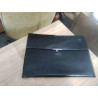 POCHETTE SIMILI NOIRE PORTE DOC