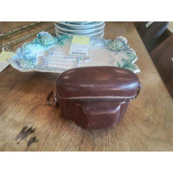 APPAREIL PHOTO ANCIEN AVEC ETUI CUIR EN ACCESSOIRE BB