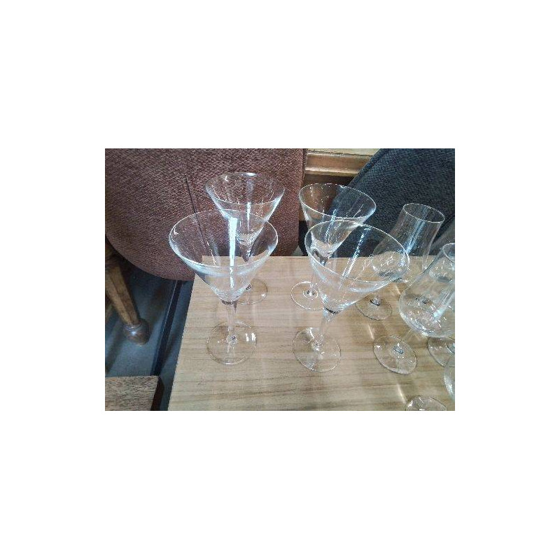 LOT 4 VERRES A COCKTAIL CRISTAL