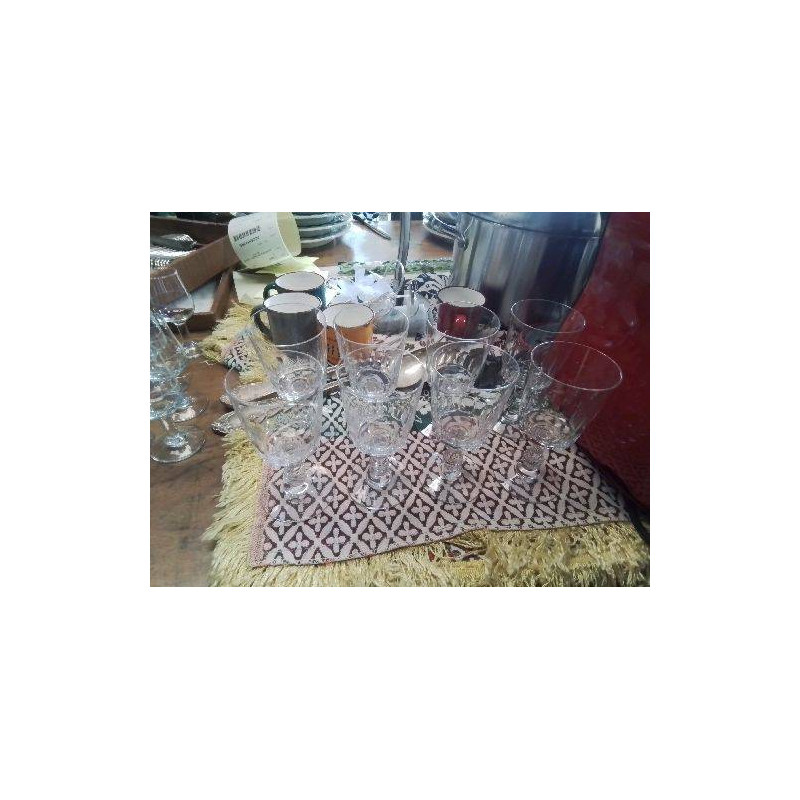 LOT 8 PETITS VERRES A PORTO CRISTAL BACCARAT