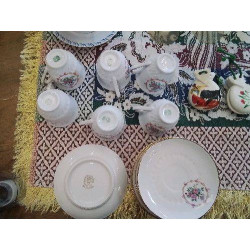6 TASSES ET SOUCOUPES...