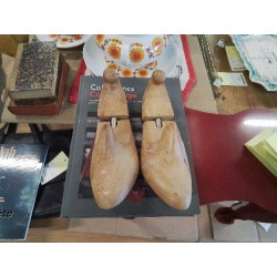 PAIRE FORME CHAUSSURES BOIS