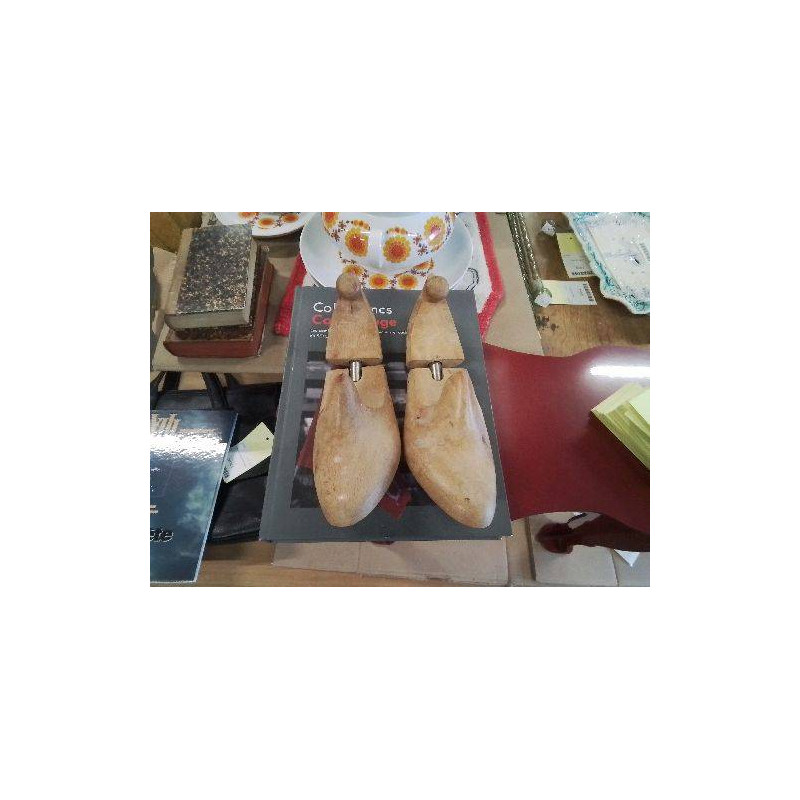 PAIRE FORME CHAUSSURES BOIS