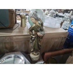 STATUETTE FEMME PLATRE