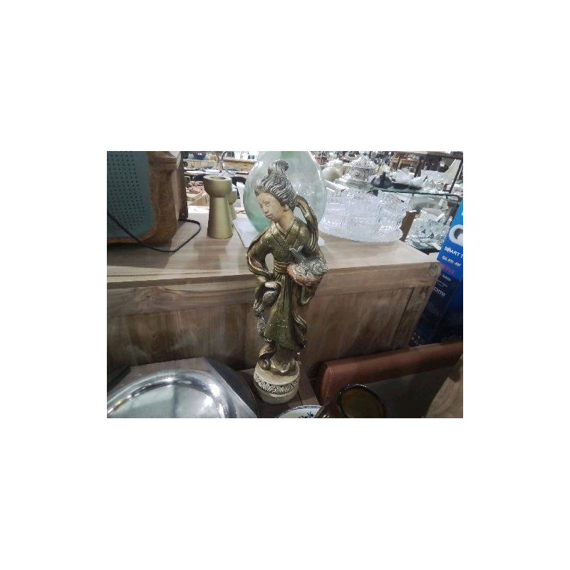 STATUETTE FEMME PLATRE