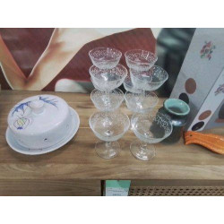 LOT 10 COUPES CHAMPAGNE MOTIFS