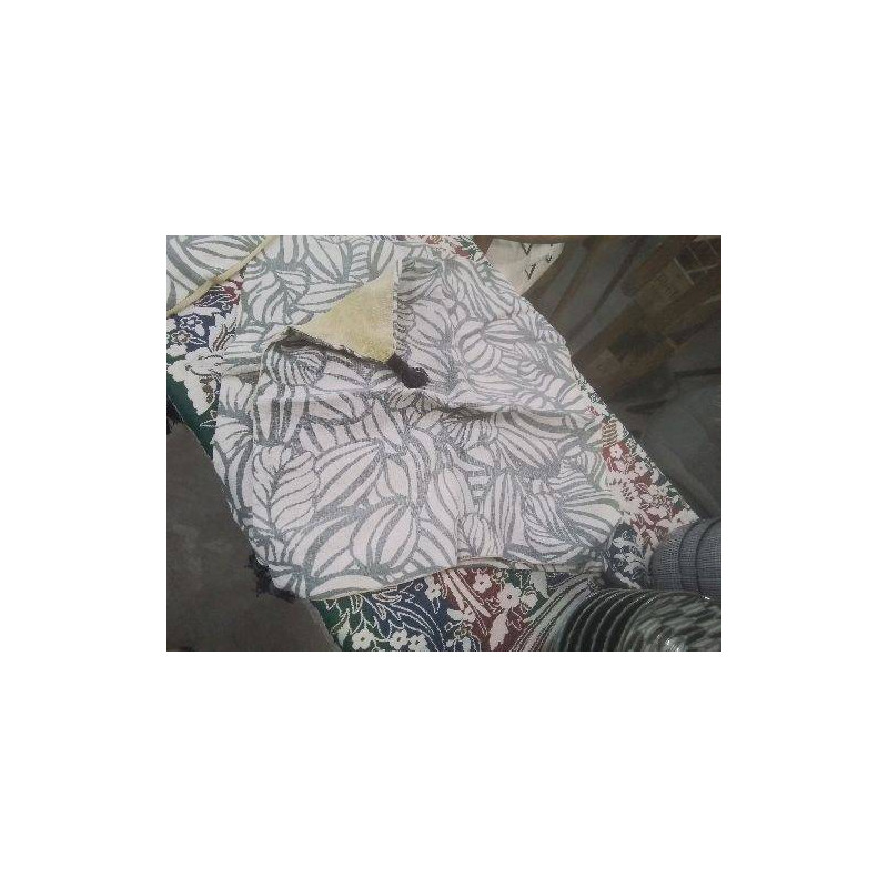 LOT 2 HOUSSES DE COUSSIN BEIGE GRIS IMPRIME PONPONS RECT / CARRE