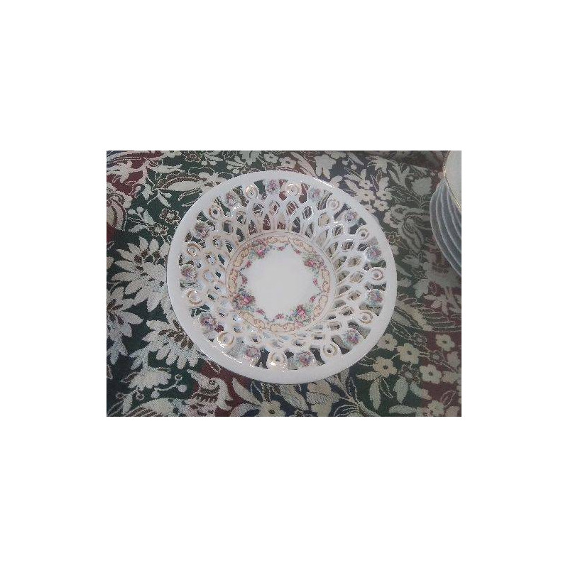 COUPE AJOUREE PORCELAINE FLEURIE