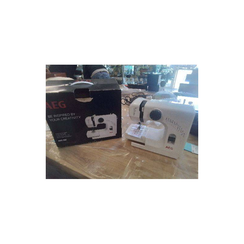 PETITE MACHINE A COUDRE AEG10K BLANCHE