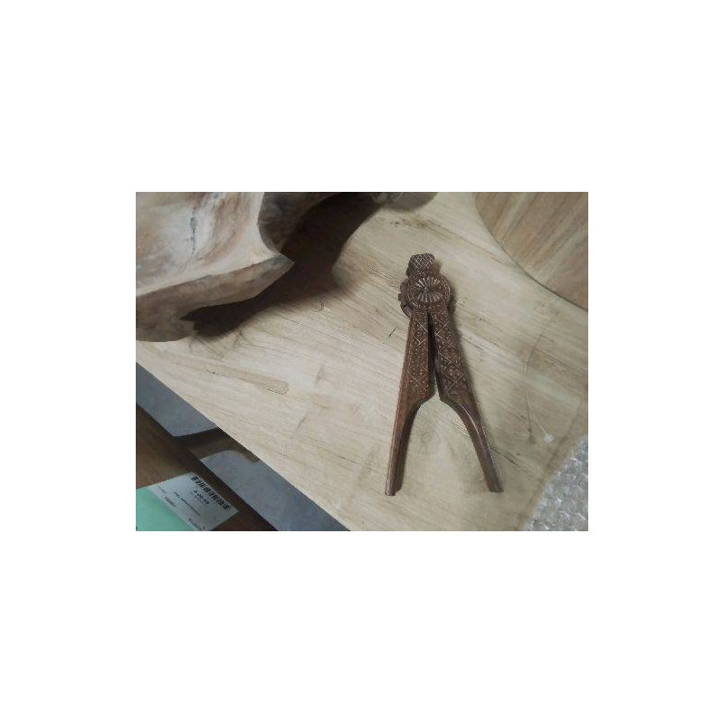 CASSE NOISETTE SCANDINAVE BOIS SCULPTÉ