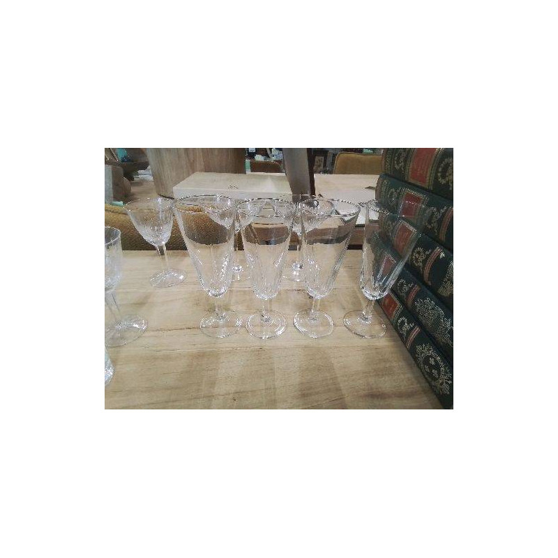 LOT 4 FLUTES A CHAMPAGNE CRISTAL