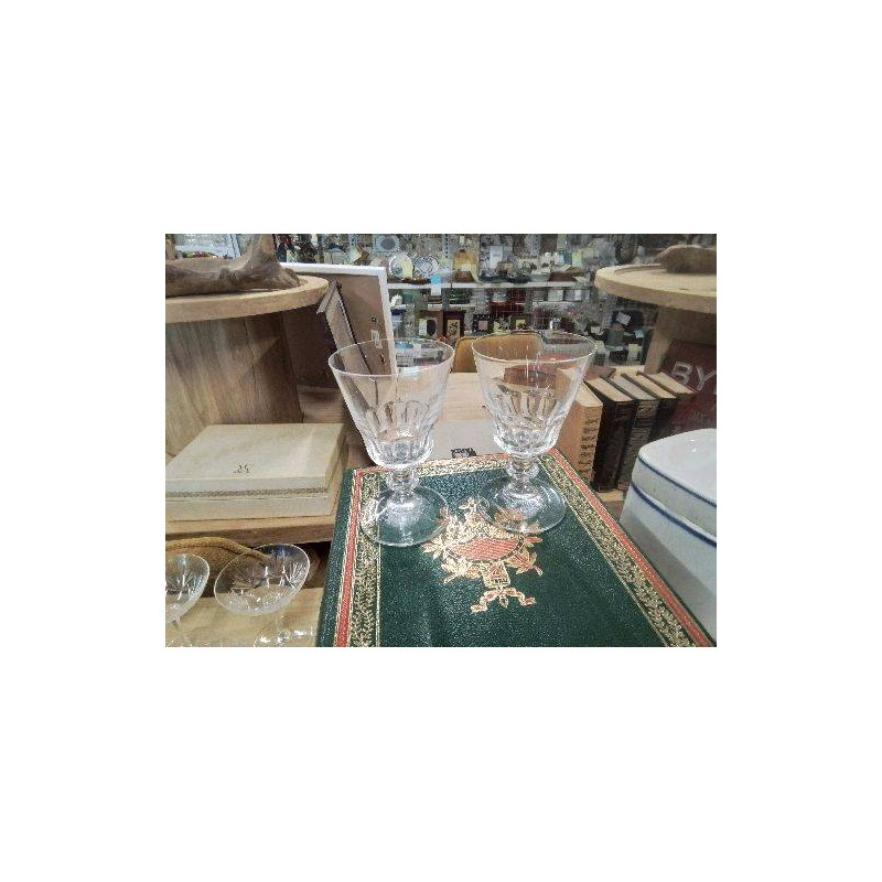LOT DEUX VERRES A PIED ANCIEN  MODELE CATON